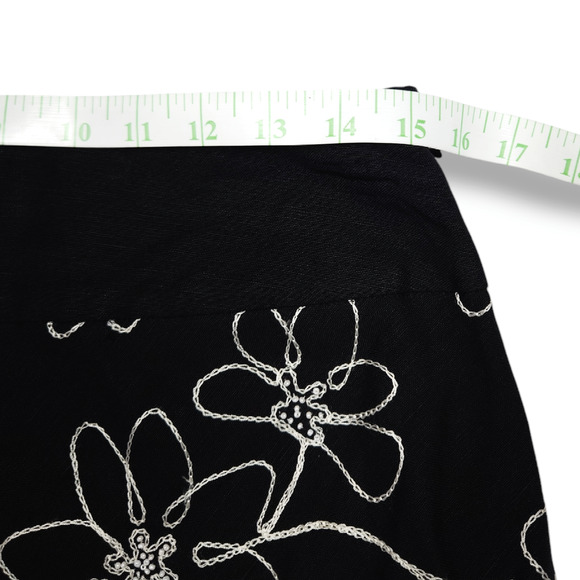 EUC Tweeds Linen Blend Flower Embroidery Lined Flare Skirt Sz. 8 Black White - Picture 6 of 8
